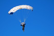 竞彩网_八角笼的狭路相逢，梅尼菲尔德与奥马尔·赛的轻重级关键战役