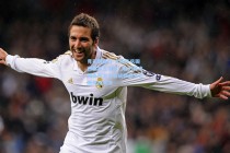 竞彩网官方-太阳队巩固西部第五宝座，官方释出训练照全力备战明日与老鹰关键对决