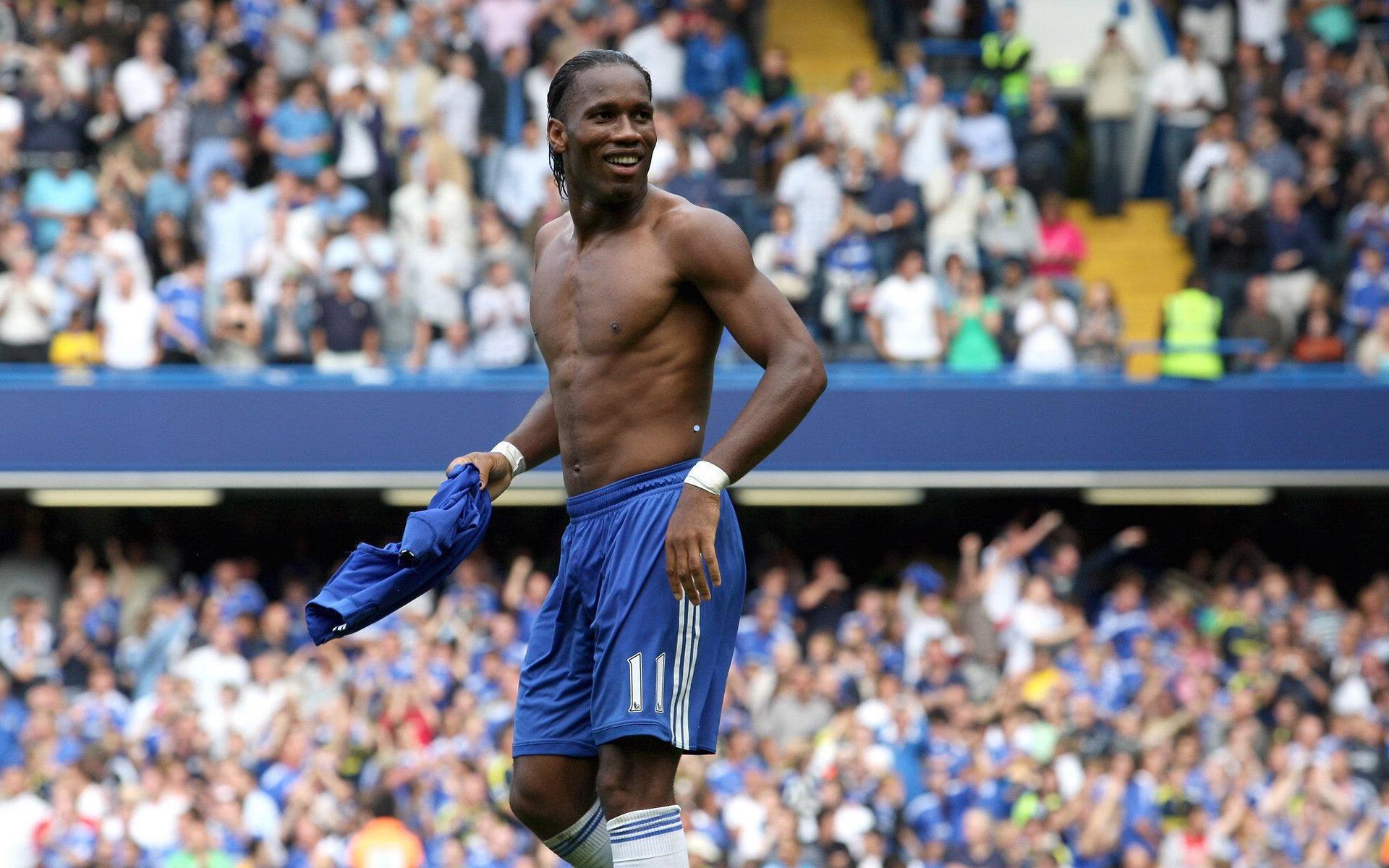 马洛塔坦言右路引援提上日程，与孔蒂赛前相逢热情寒暄